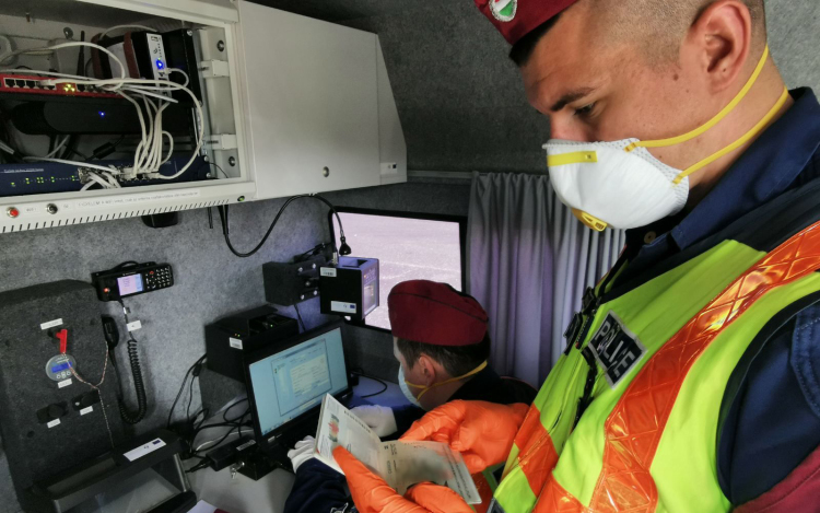 Rendőri ellenőrzés az osztrák és a szlovén határszakaszon