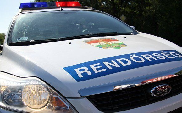 Bozótvágó karddal támadt a rendőrökre egy abdai férfi