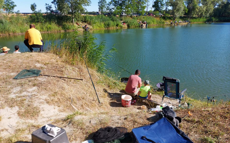Jótékonysági horgászversenyt tartottak Rajkán