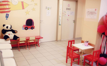 Vérvétel a Karolina Kórház Gyermekosztályán a kislaborban