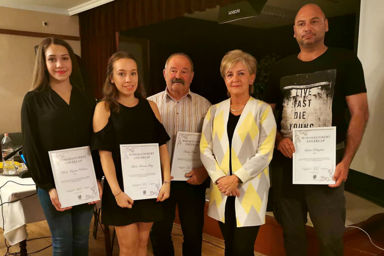 Elismerések és beszámoló a máriakálnoki közmeghallgatáson