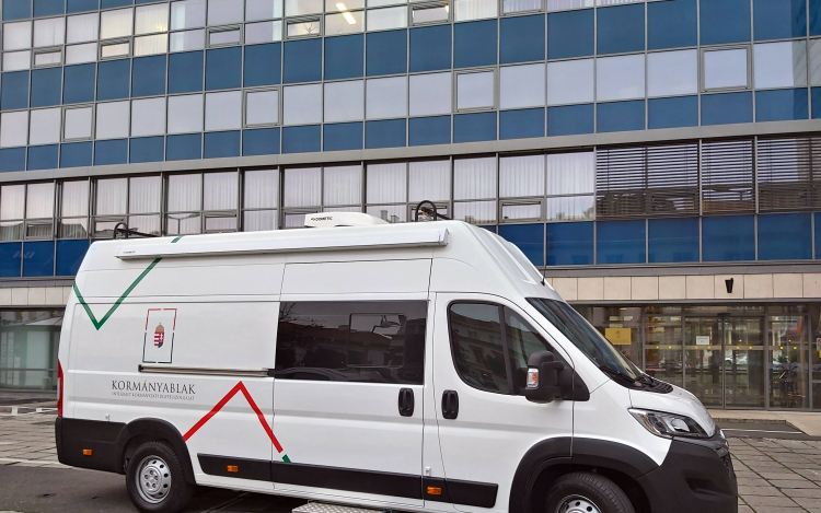 Bemutatták a megyei kormányablakbuszt