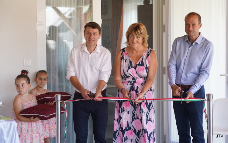 Átadták a Jánossomorjai Idősek Klubját