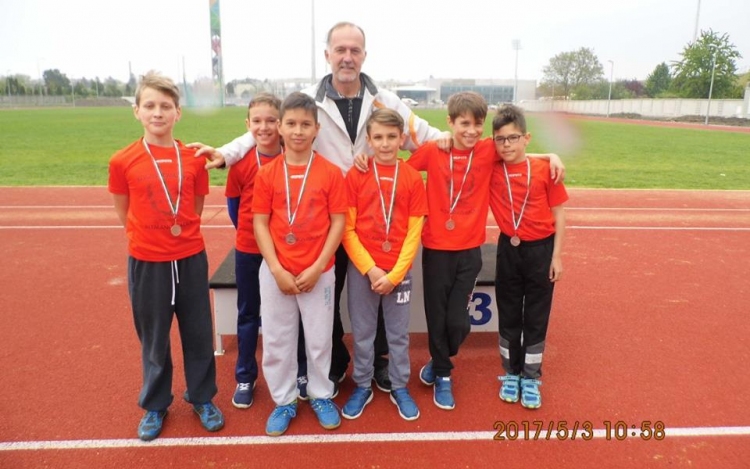 Atlétika versenyen a KOSZISZ Timaffy Endre Általános Iskola tanulói