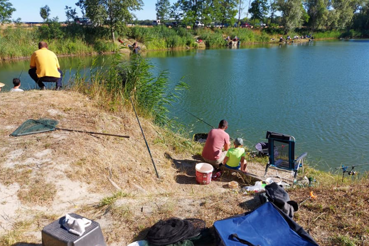 Jótékonysági horgászversenyt tartottak Rajkán