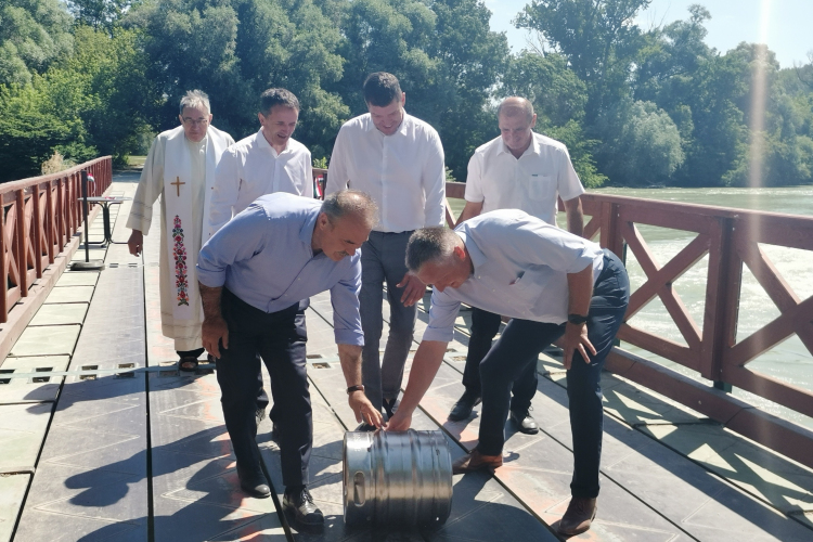 Átadták a felújított Kőhidat Dunaszigeten - lezárult a Felső-Duna projekt 