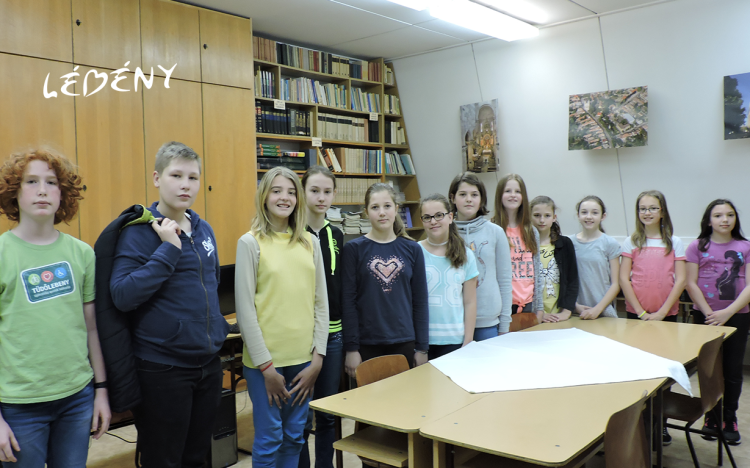 Kitűnően szerepeltek a költészet-napi szavalóversenyen a lébényi diákok
