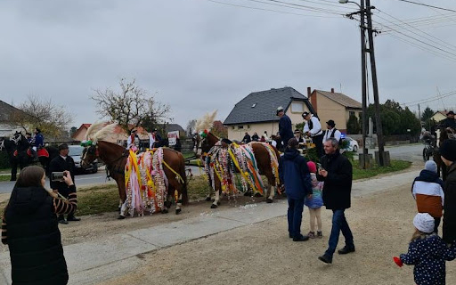 Szent Márton napi Búcsú „Csingislovas” felvonulás Halászi 