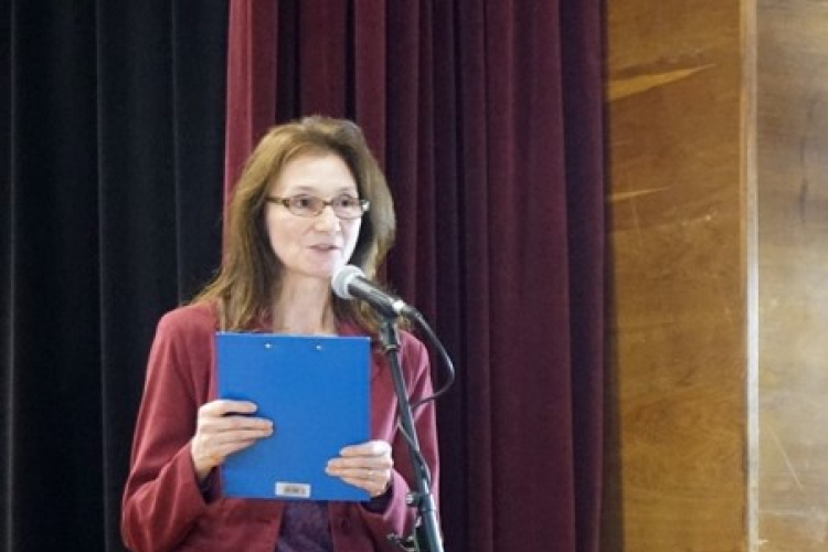 Kiállítás Kimlén Dr. Véber Gyuláné, Gasparovics Gizella textilképeiből