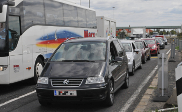 Tovább tart nyitva a hegyeshalmi kishatár