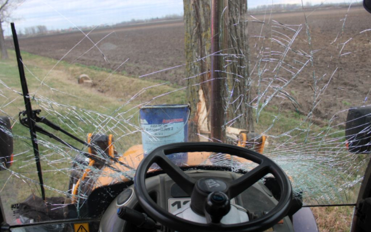 Ittasan vezette a markolót