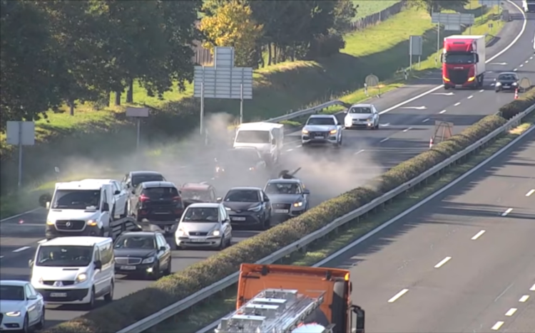 Fékezés nélkül hajtott a kocsisorba