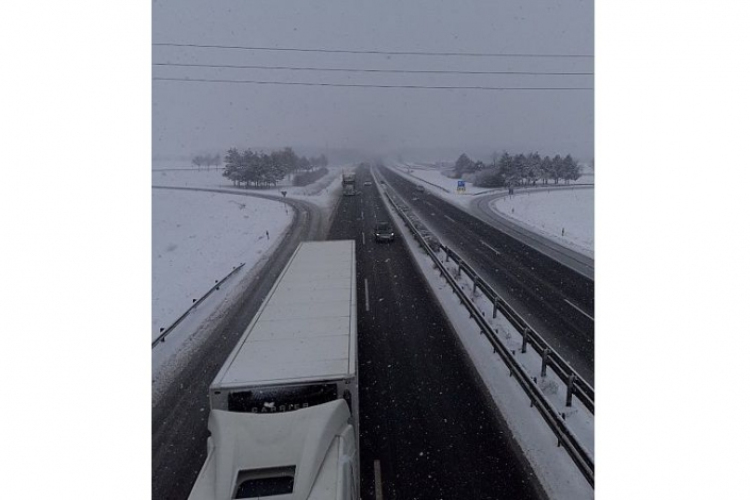 Torlódás az M1-es autópályán Hegyeshalomnál