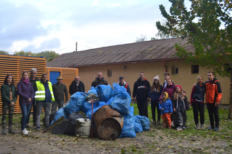 Szemétszedés a Szigetközben
