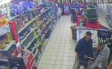 Megpakolták a bevásárlókocsit, majd fizetés nélkül távoztak